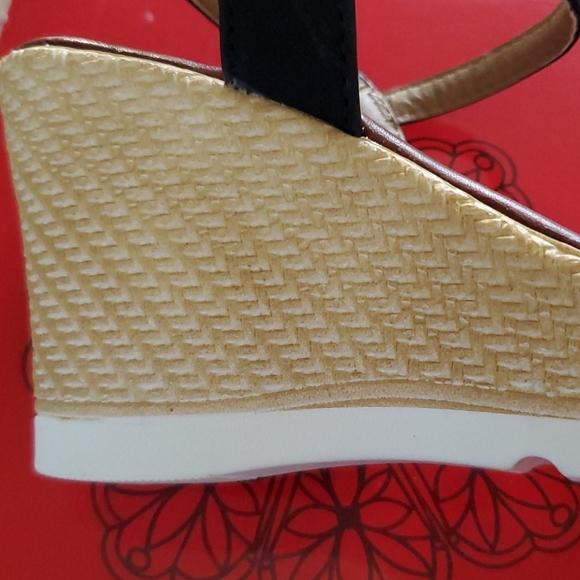 Shoes - Picture 6 of 7